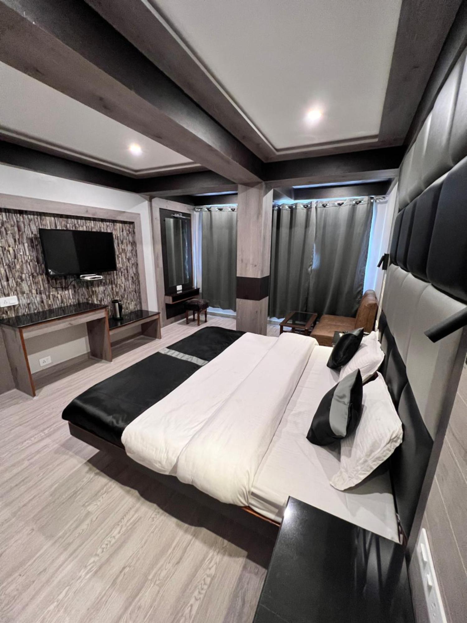 Victory Hotel And Restaurant By Gs Hospitality Shimla Eksteriør billede
